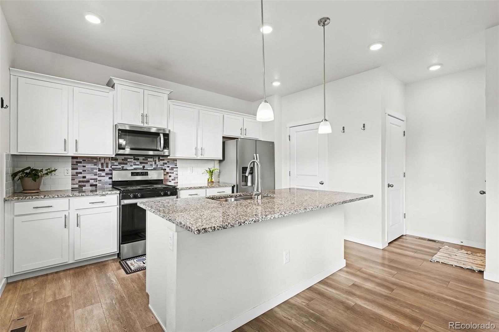 MLS Image #11 for 15771  roslyn street,thornton, Colorado