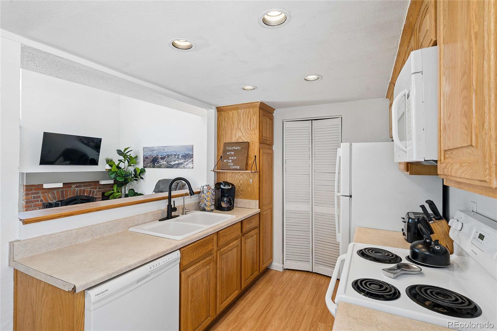 MLS Image #10 for 2003 s helena street,aurora, Colorado