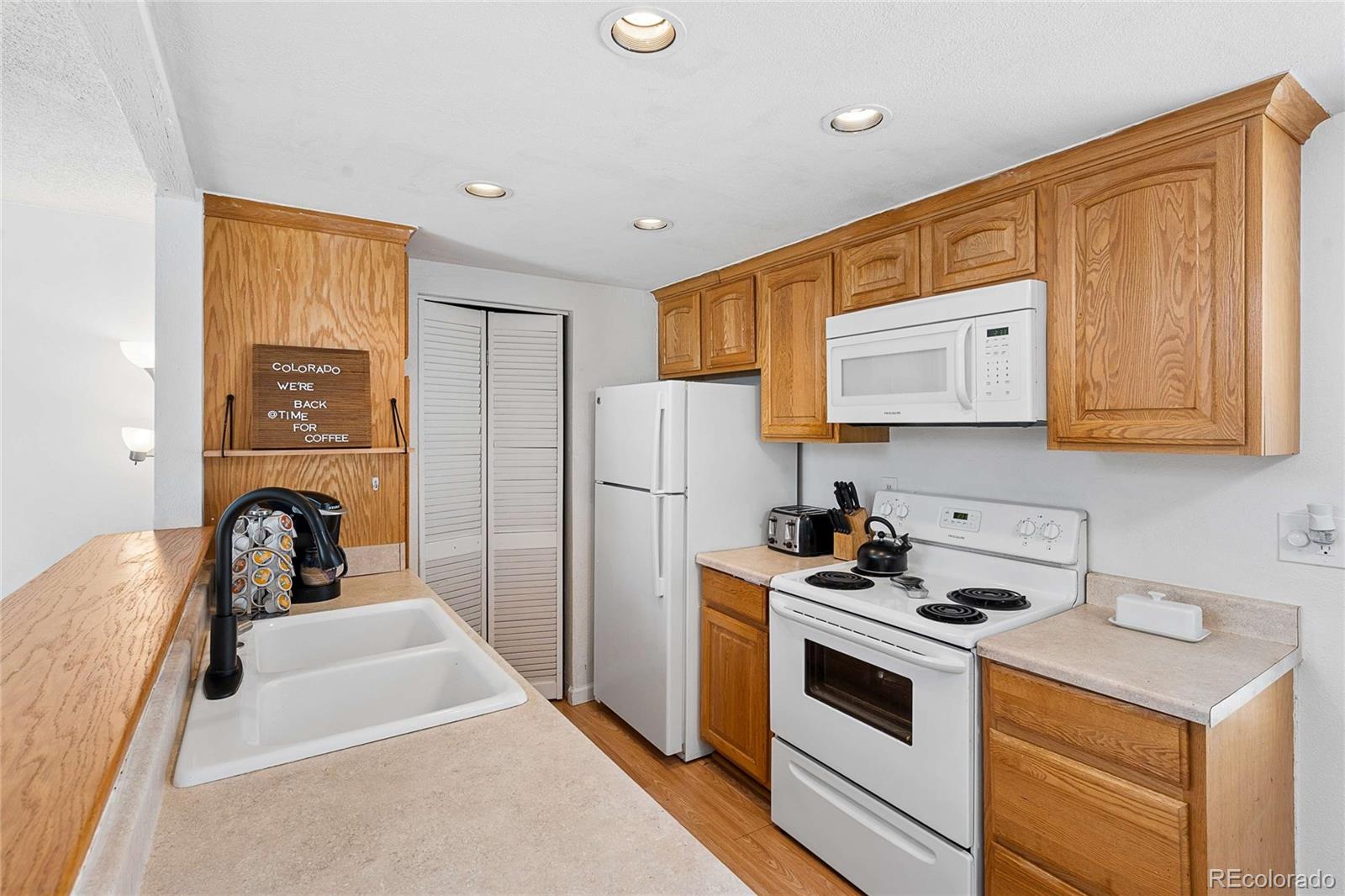 MLS Image #11 for 2003 s helena street,aurora, Colorado