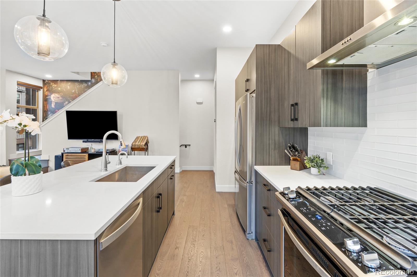 MLS Image #3 for 5009 s platte river parkway,littleton, Colorado