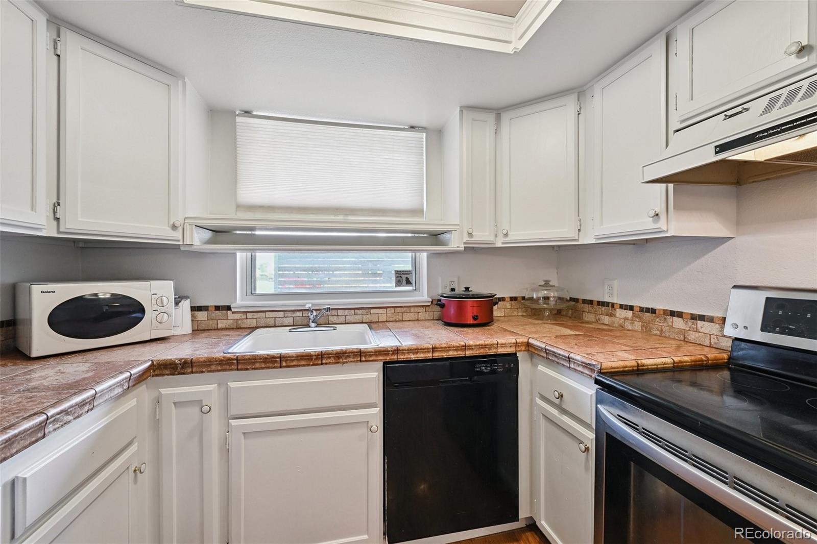MLS Image #12 for 17146 e tennessee drive ,aurora, Colorado
