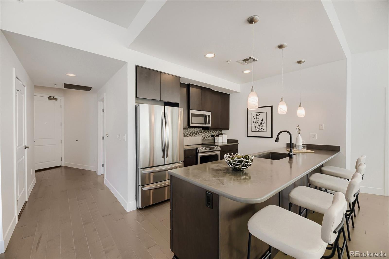 MLS Image #5 for 2001  lincoln street 710,denver, Colorado