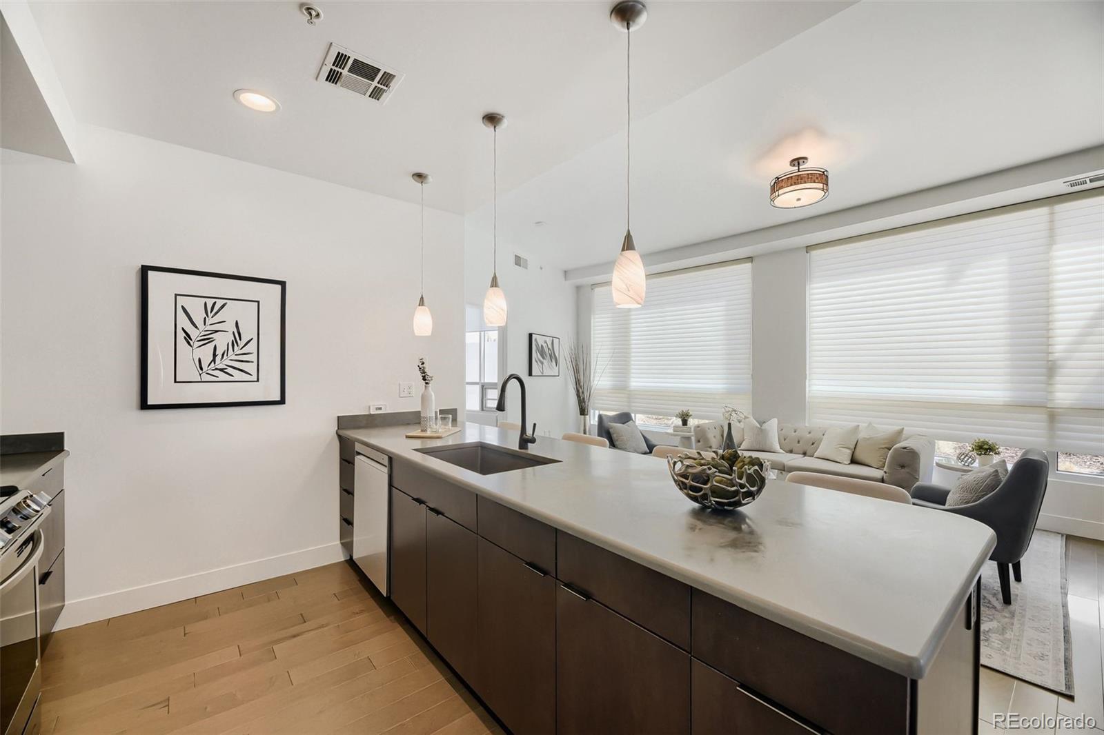 MLS Image #6 for 2001  lincoln street 710,denver, Colorado