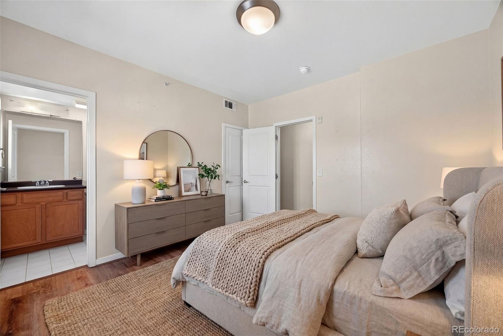MLS Image #15 for 2389 s high street,denver, Colorado