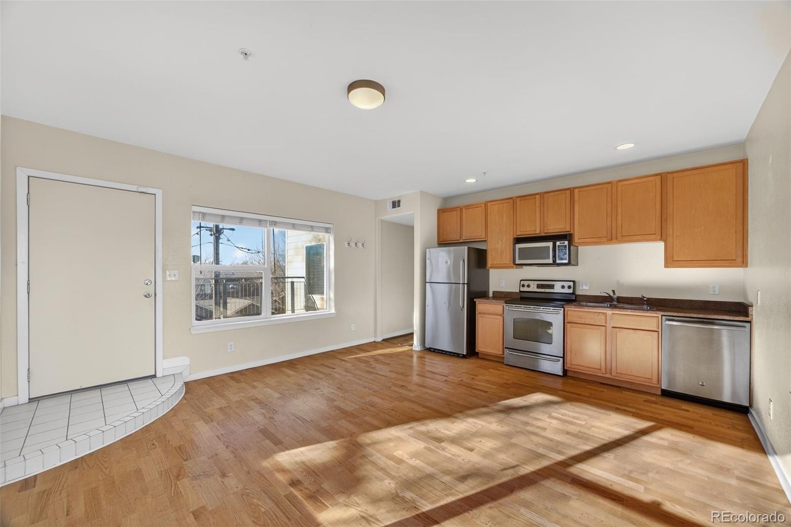 MLS Image #5 for 2389 s high street,denver, Colorado