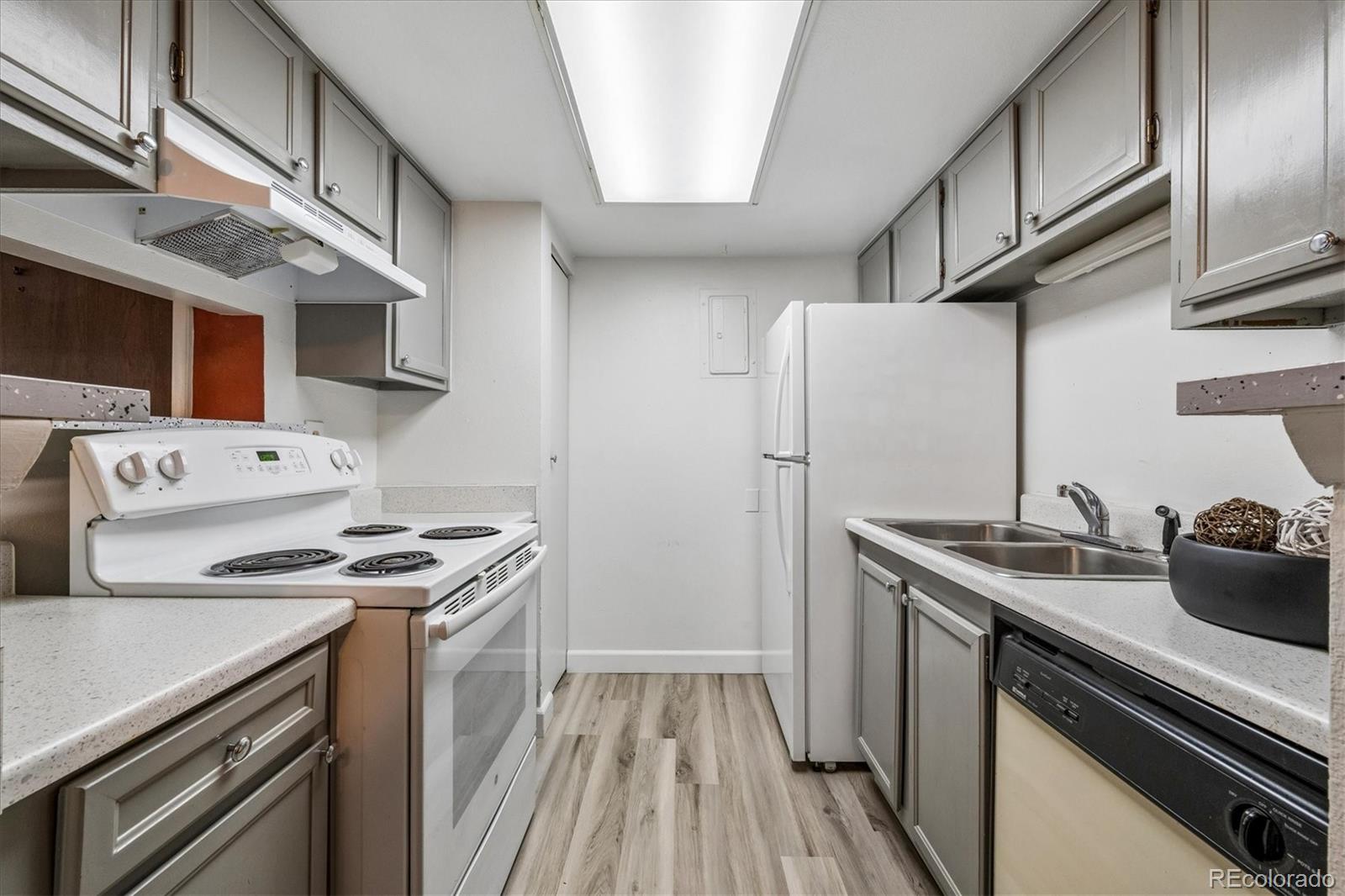 MLS Image #6 for 13250 e jewell avenue,aurora, Colorado