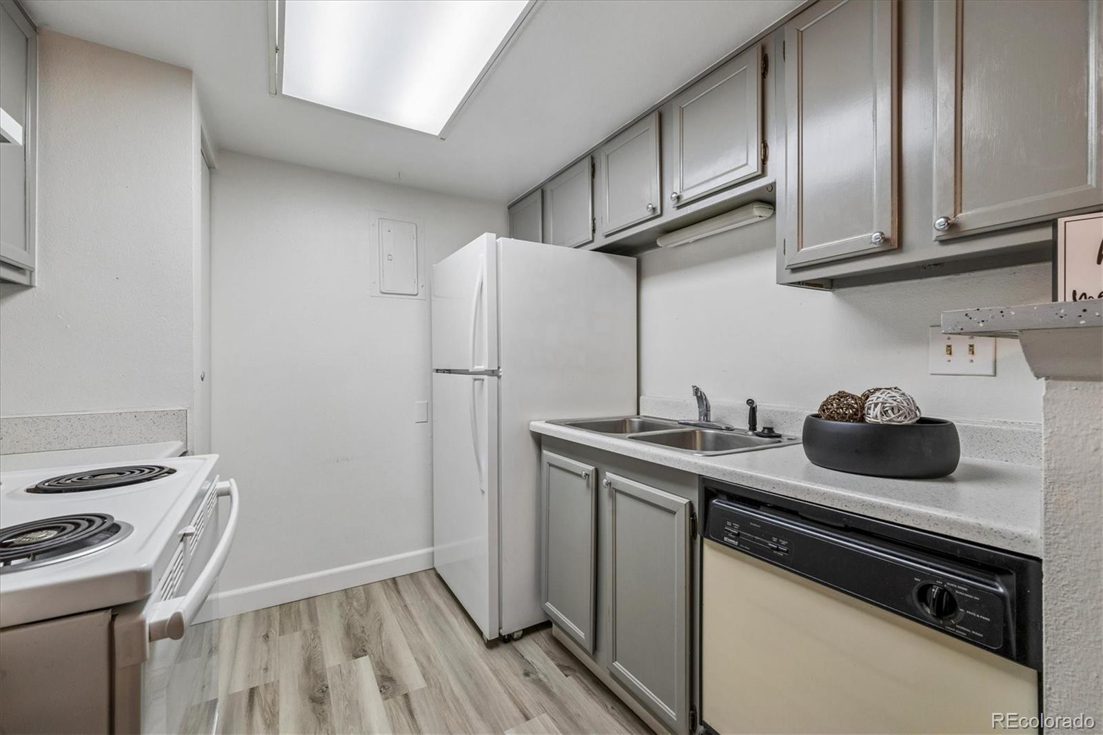 MLS Image #8 for 13250 e jewell avenue,aurora, Colorado
