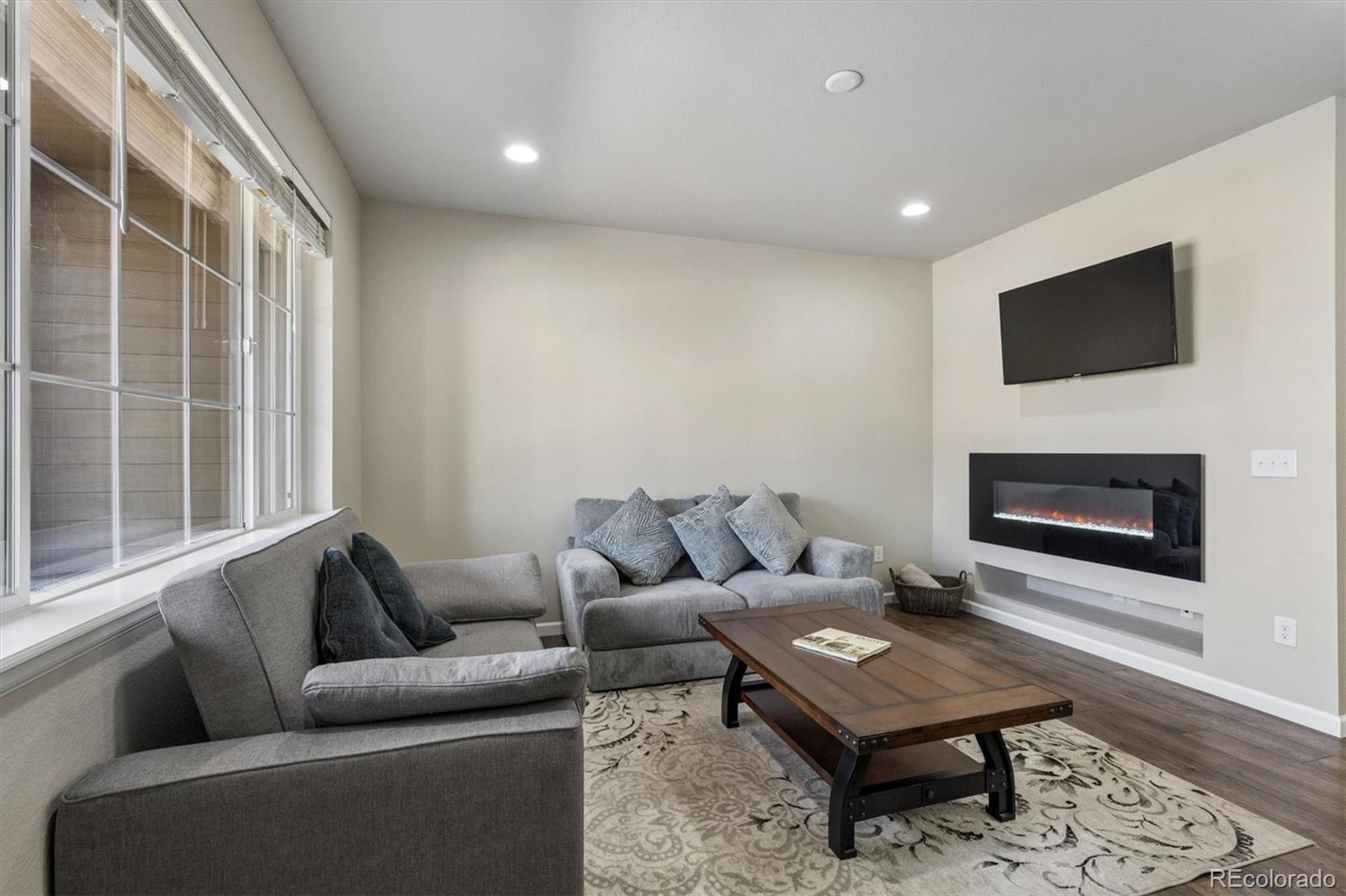 MLS Image #3 for 522 e dry creek place,littleton, Colorado