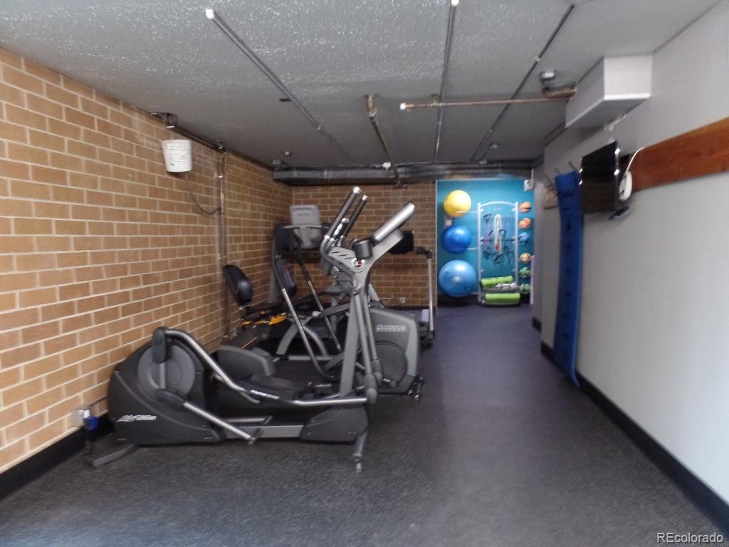 MLS Image #20 for 2880 s locust street,denver, Colorado