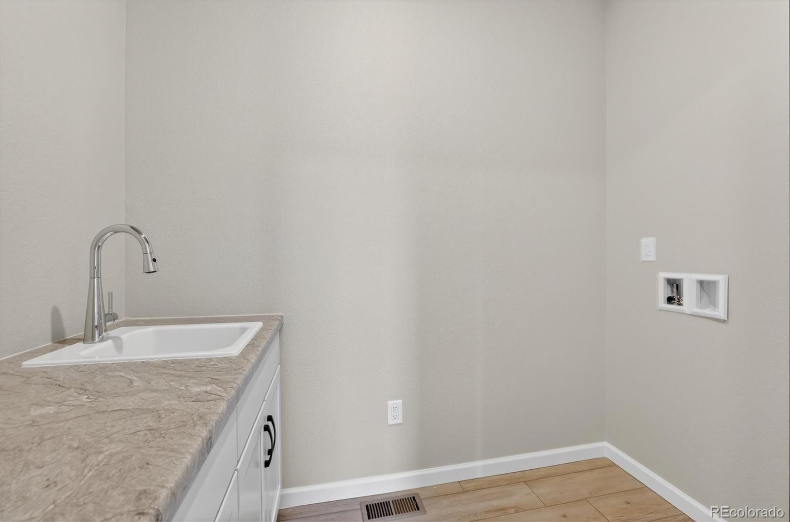 MLS Image #19 for 11851  canyon avenue,littleton, Colorado