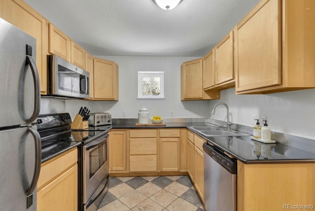 MLS Image #6 for 1045 n clarkson street 207,denver, Colorado