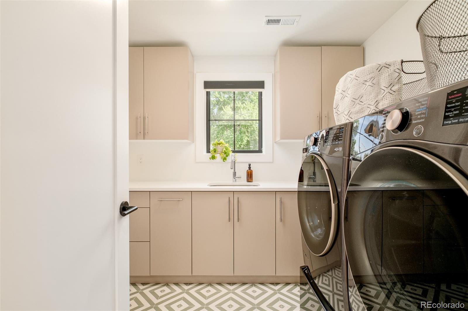 MLS Image #23 for 2485  oak street,denver, Colorado