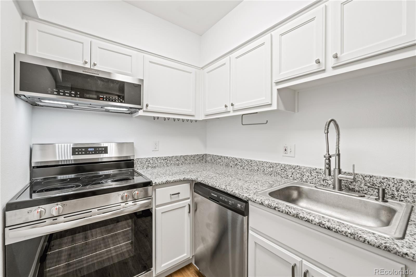 MLS Image #10 for 4110 e hale parkway,denver, Colorado