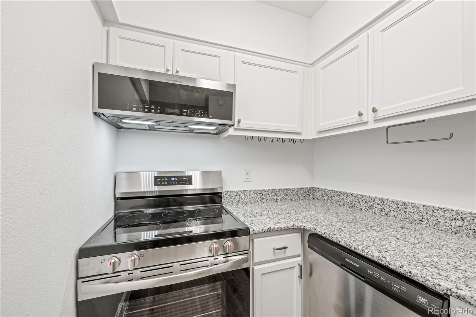 MLS Image #11 for 4110 e hale parkway,denver, Colorado