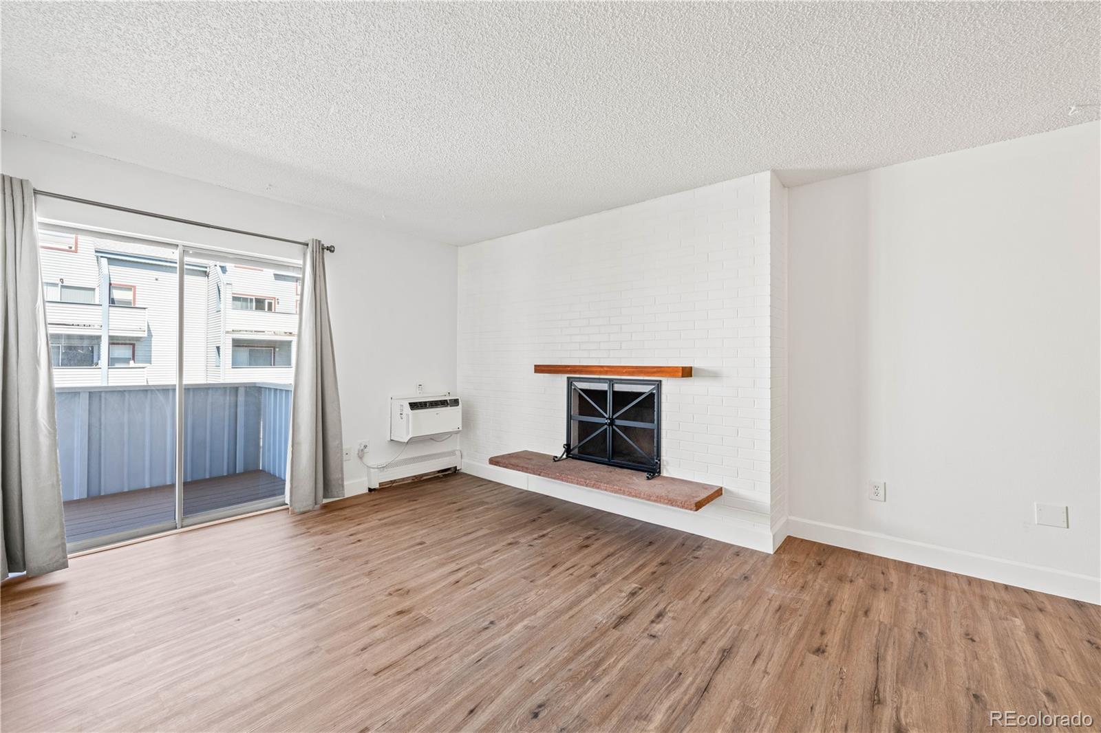 MLS Image #13 for 4110 e hale parkway,denver, Colorado