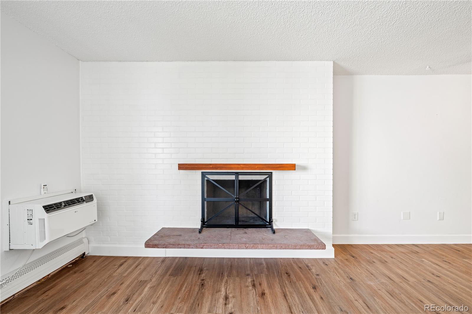 MLS Image #15 for 4110 e hale parkway,denver, Colorado