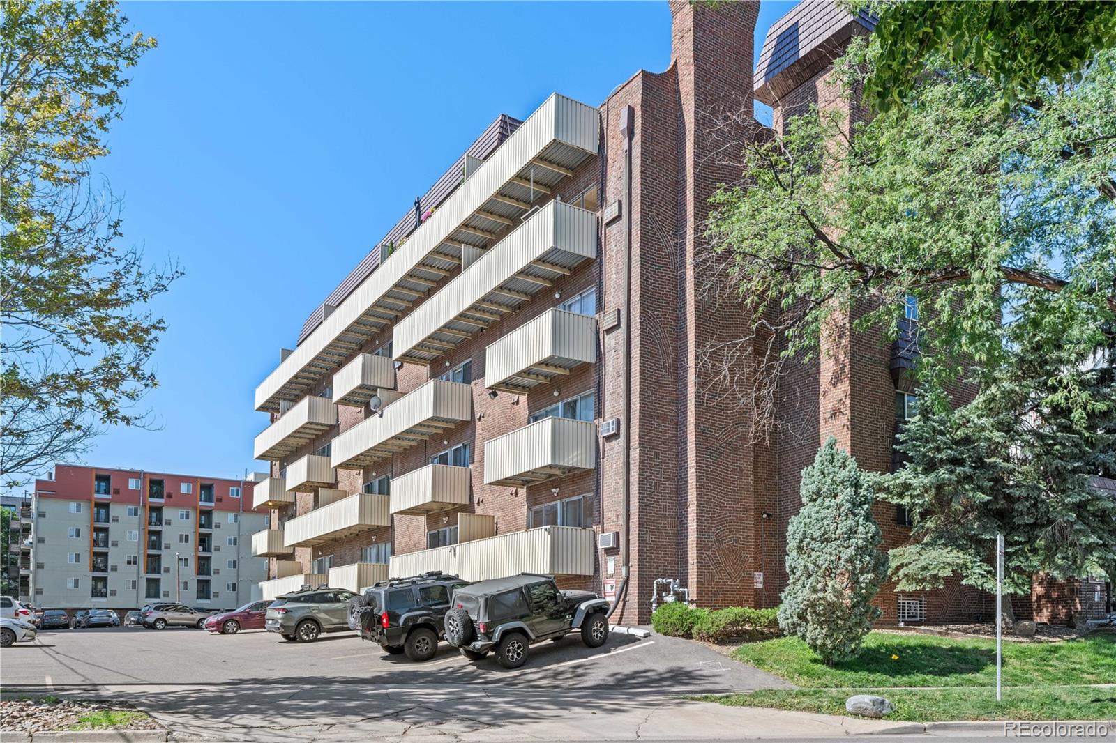 MLS Image #4 for 4110 e hale parkway,denver, Colorado
