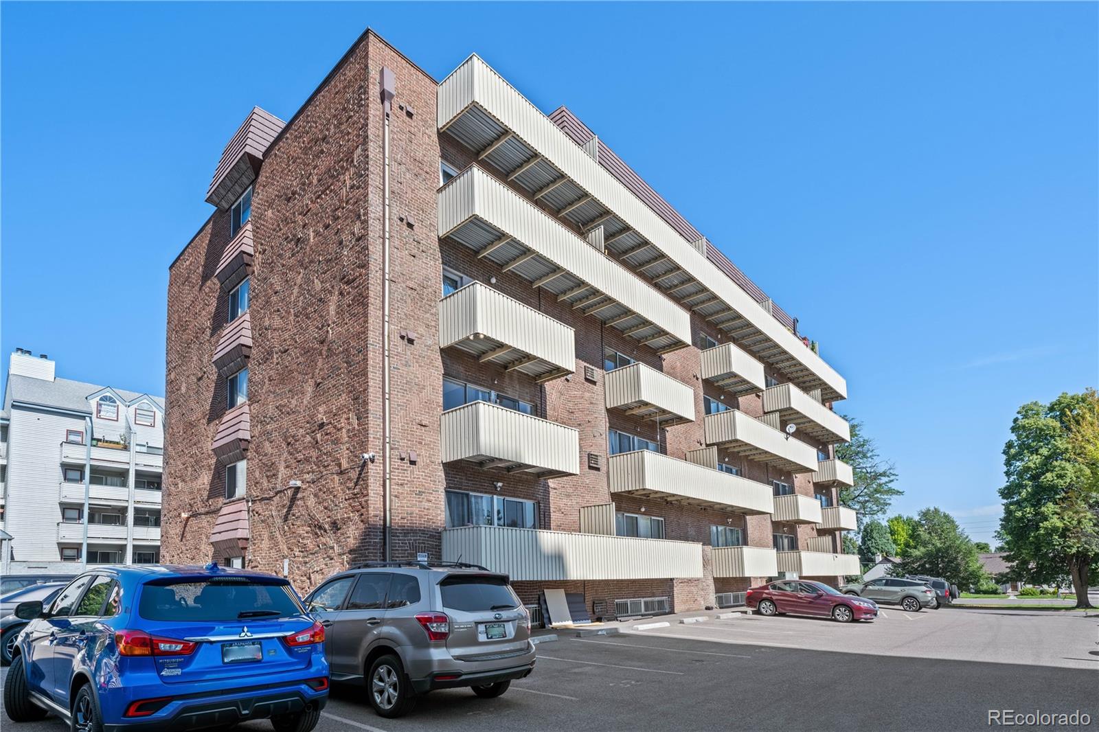 MLS Image #5 for 4110 e hale parkway,denver, Colorado