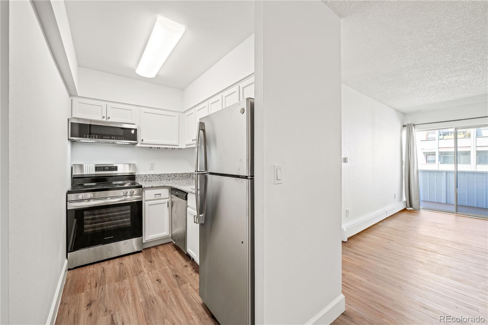 MLS Image #9 for 4110 e hale parkway,denver, Colorado