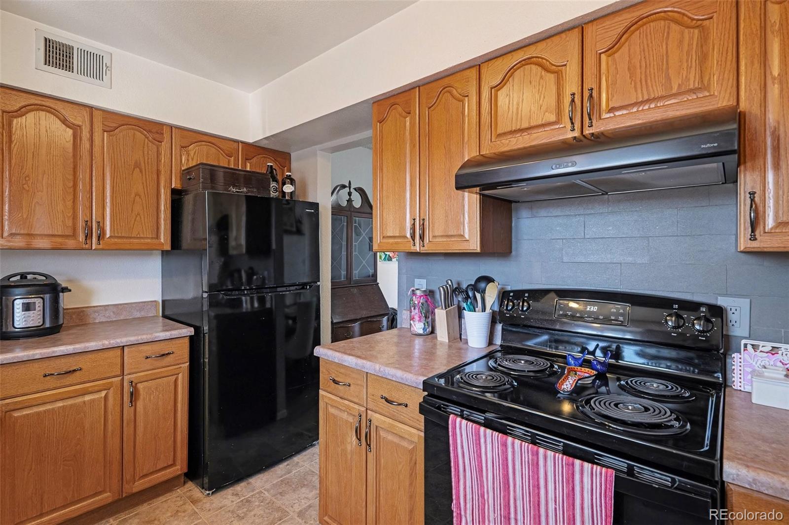 MLS Image #11 for 3825 s monaco parkway 212,denver, Colorado