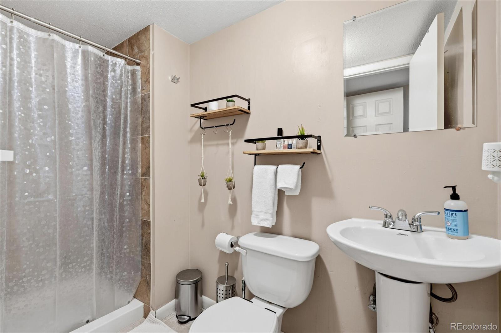 MLS Image #26 for 933 e 23rd street,denver, Colorado