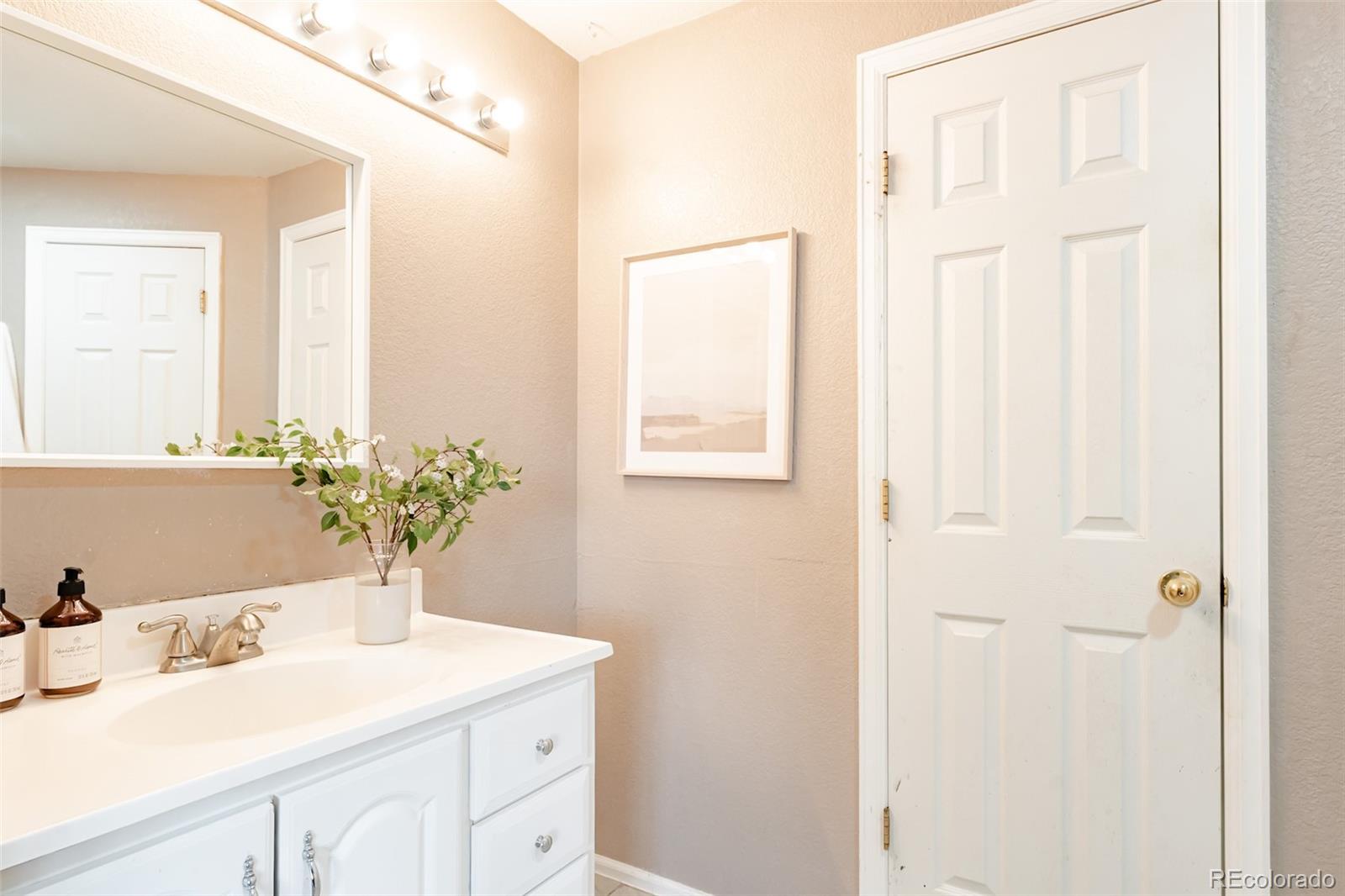 MLS Image #8 for 14824 e 52nd avenue,denver, Colorado