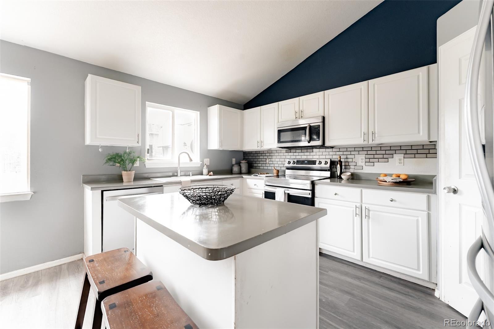 MLS Image #9 for 14824 e 52nd avenue,denver, Colorado