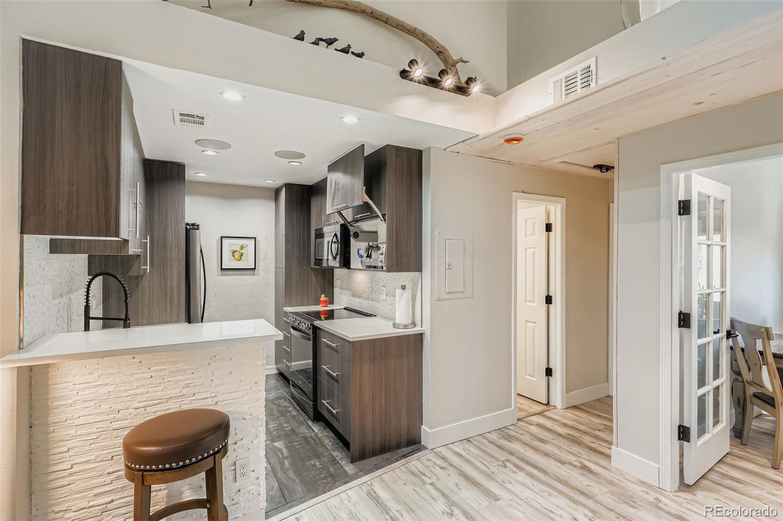 MLS Image #10 for 950 s dahlia street c,denver, Colorado
