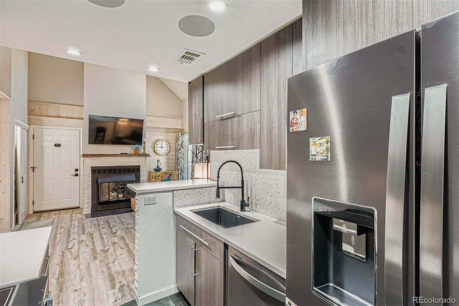 MLS Image #11 for 950 s dahlia street c,denver, Colorado