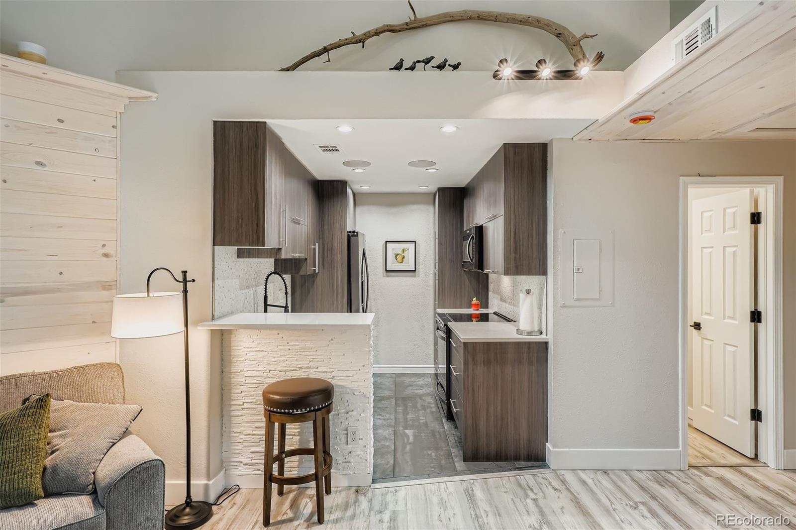 MLS Image #13 for 950 s dahlia street c,denver, Colorado