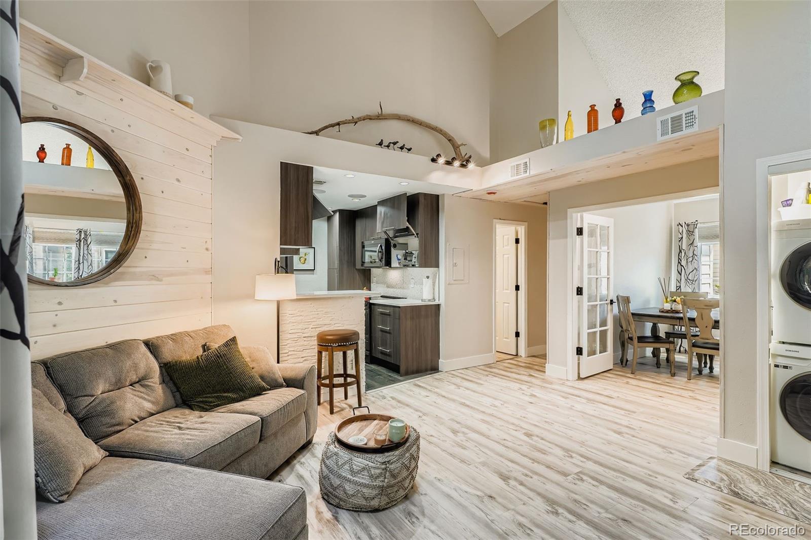 MLS Image #4 for 950 s dahlia street c,denver, Colorado