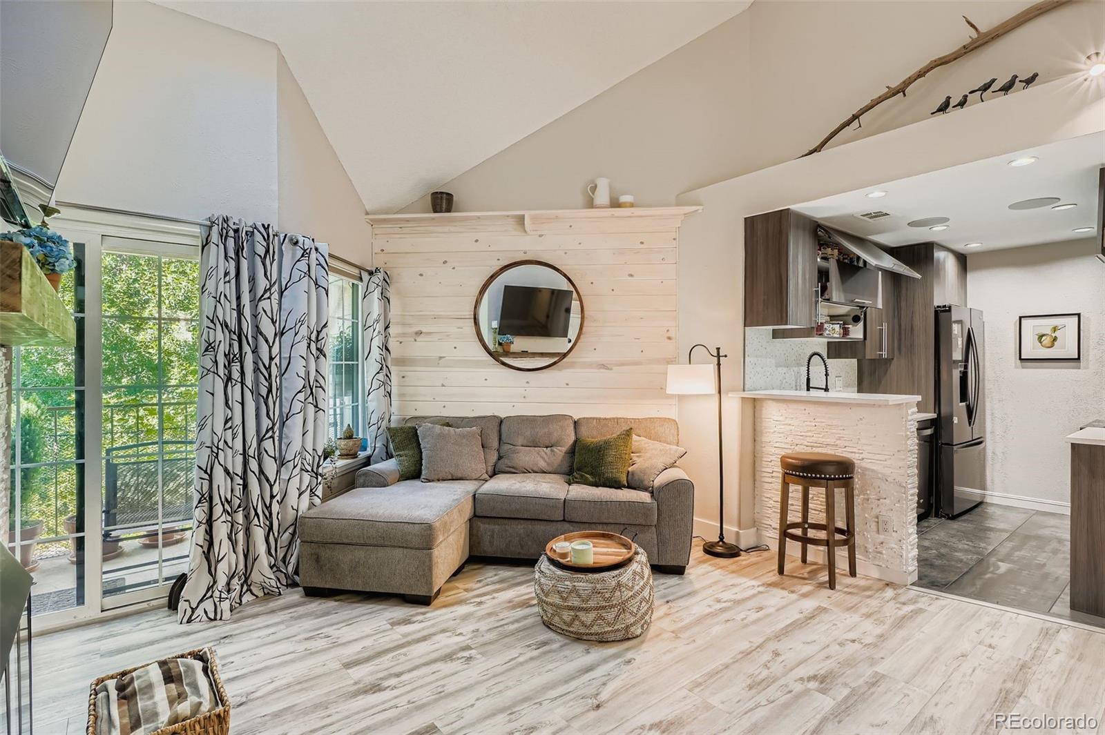 MLS Image #5 for 950 s dahlia street c,denver, Colorado