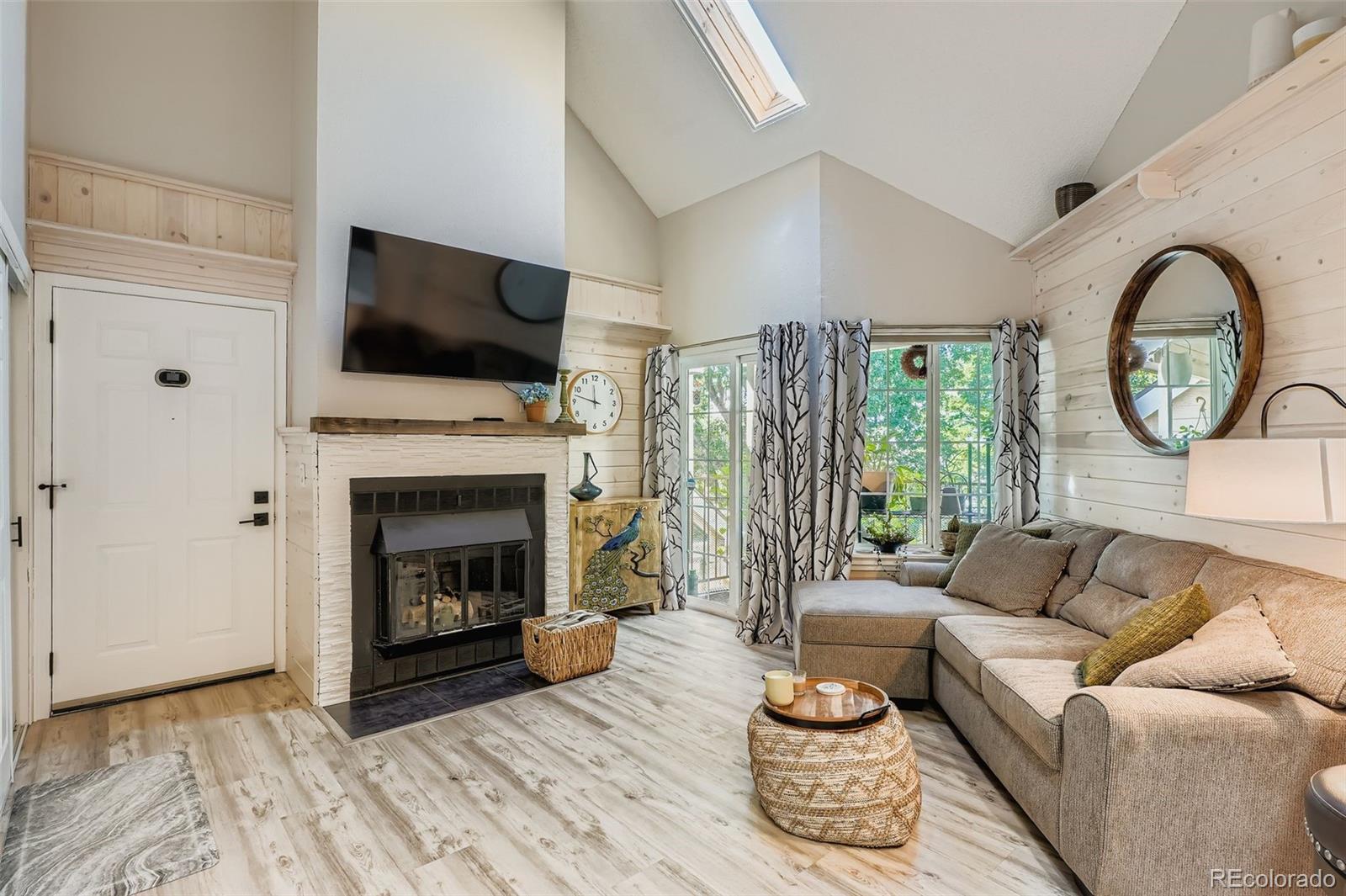 MLS Image #6 for 950 s dahlia street c,denver, Colorado