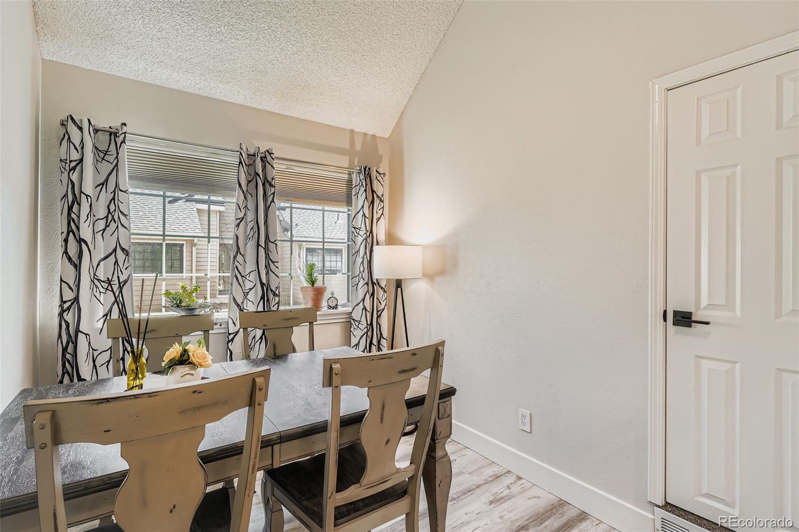 MLS Image #8 for 950 s dahlia street c,denver, Colorado