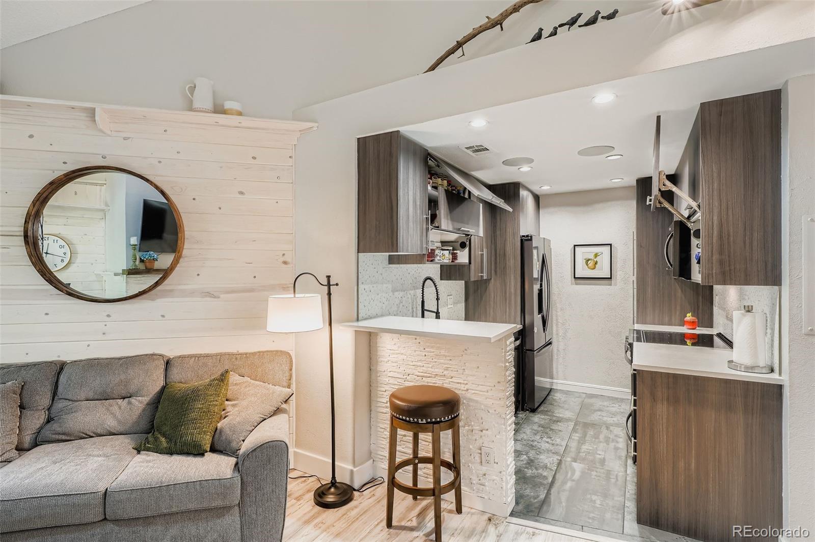 MLS Image #9 for 950 s dahlia street c,denver, Colorado