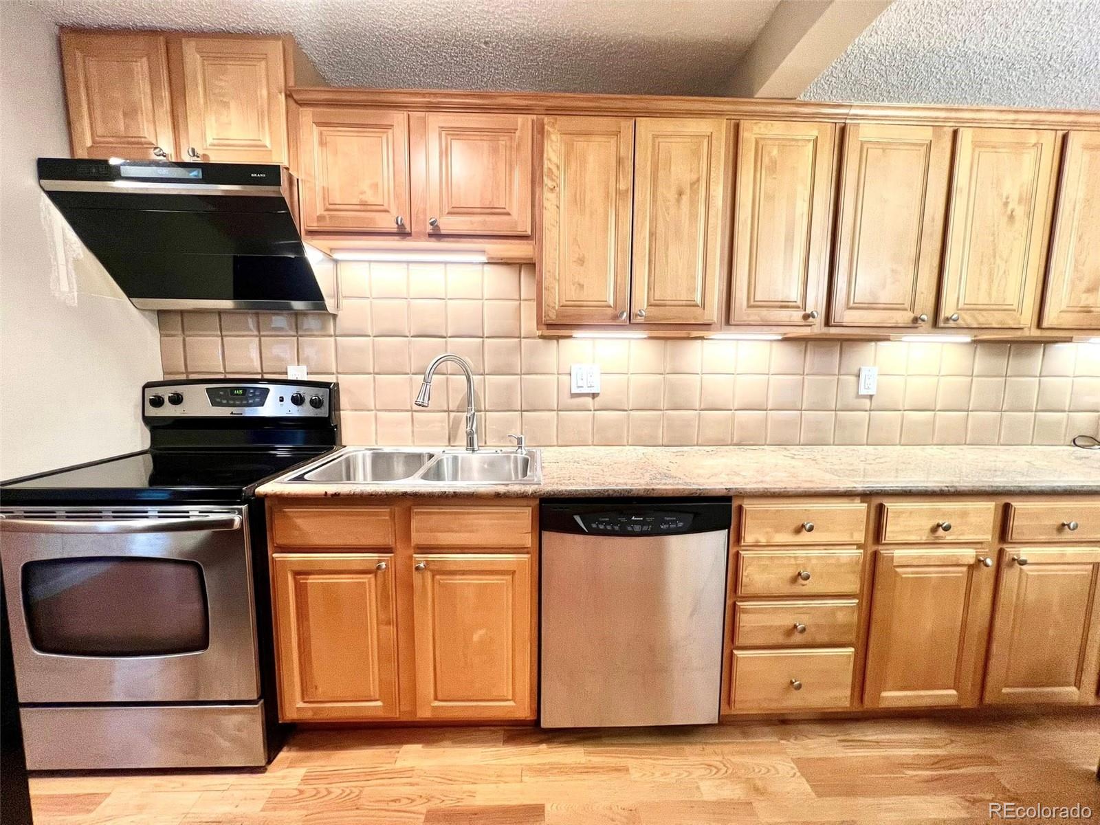 MLS Image #10 for 2  adams street,denver, Colorado