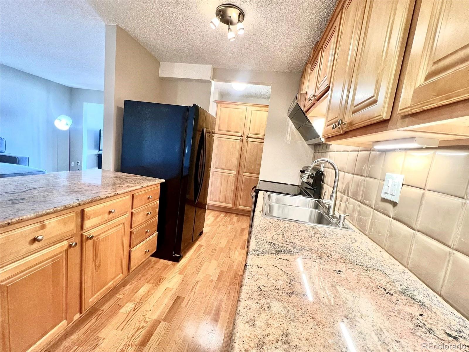 MLS Image #11 for 2  adams street,denver, Colorado
