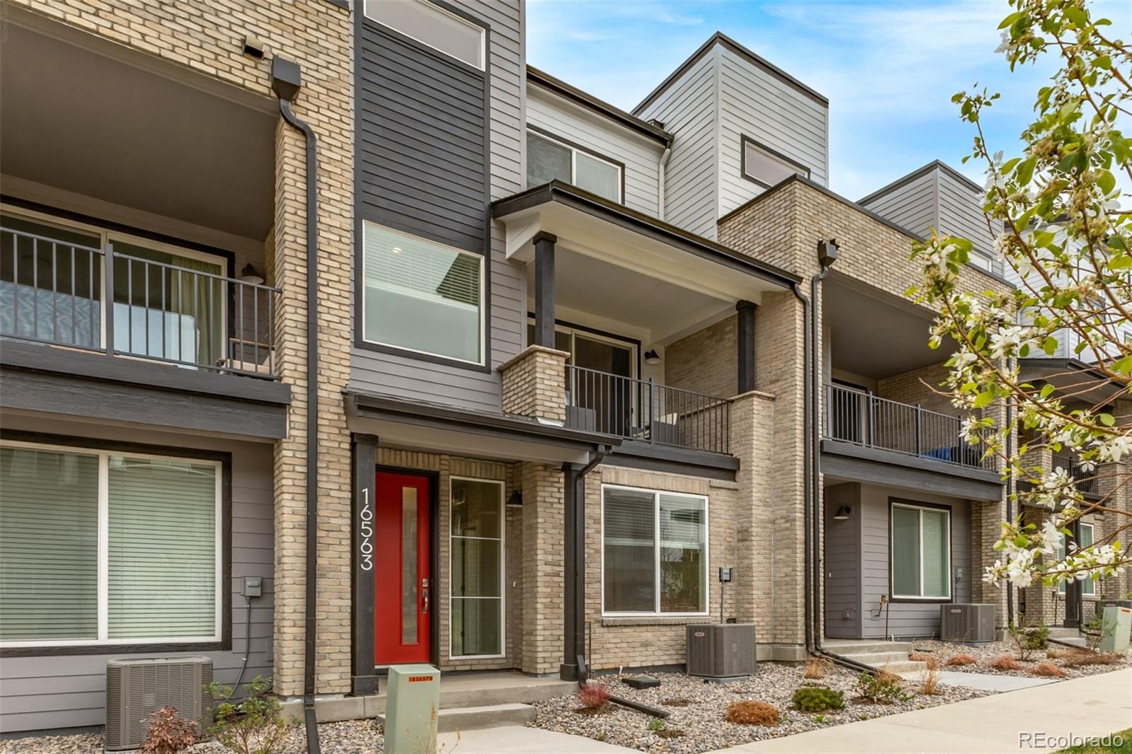 MLS Image #2 for 16563  peak way,broomfield, Colorado