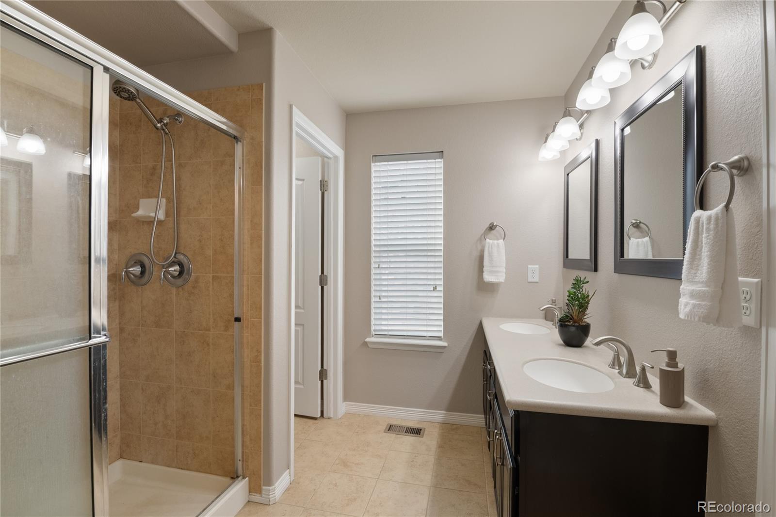 MLS Image #24 for 5563 s elk court,aurora, Colorado