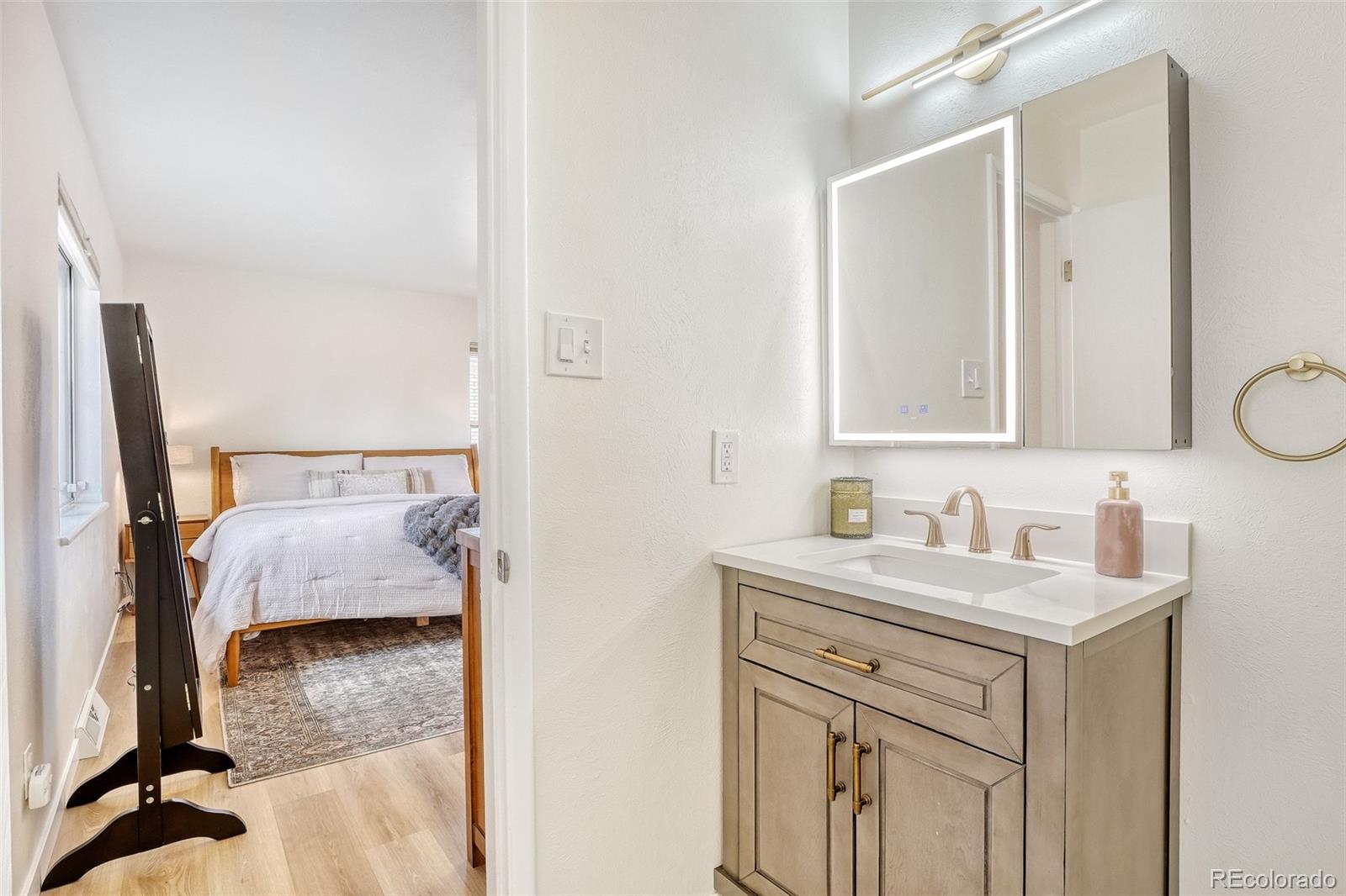 MLS Image #17 for 2923 s reading court,denver, Colorado