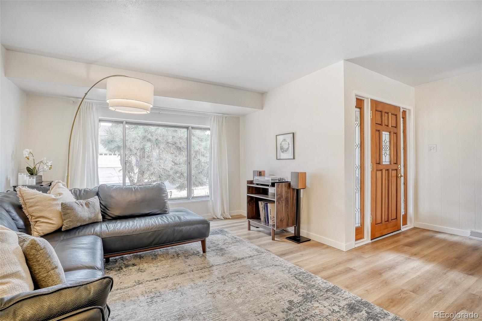 MLS Image #3 for 2923 s reading court,denver, Colorado