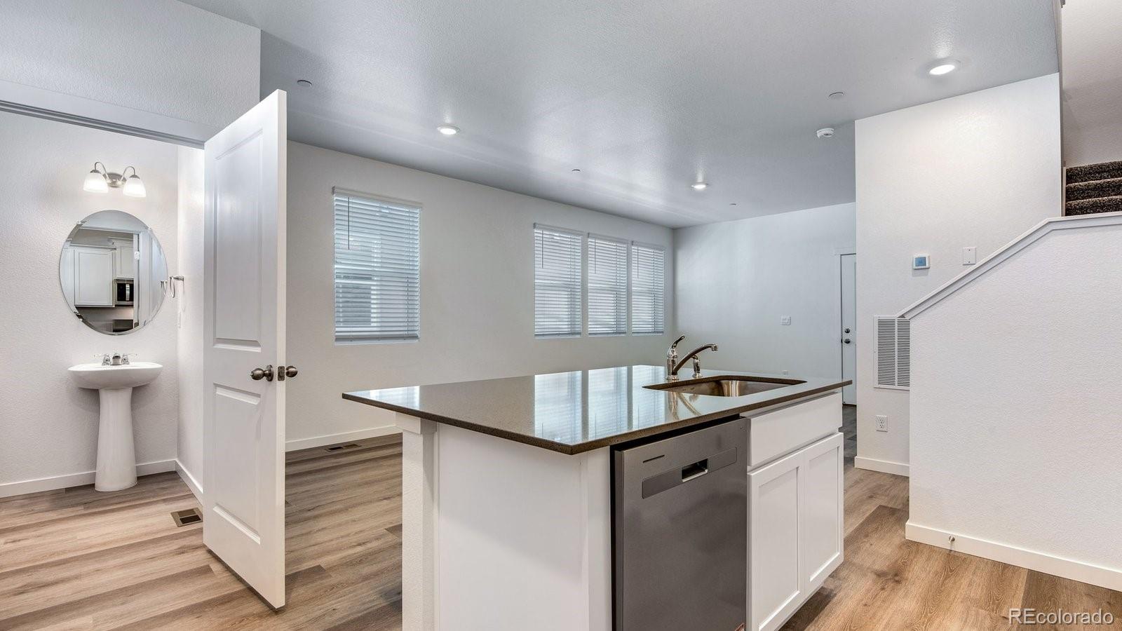 MLS Image #11 for 1342 s chester street,denver, Colorado