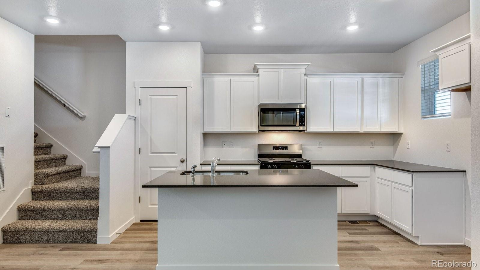 MLS Image #14 for 1342 s chester street,denver, Colorado