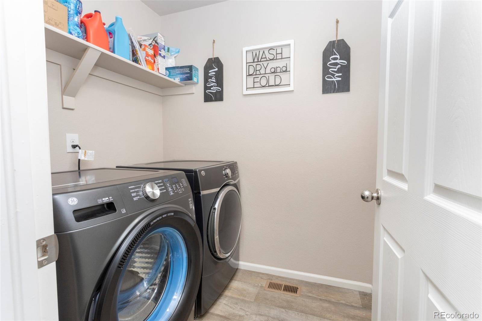 MLS Image #17 for 15803 e warner drive,denver, Colorado
