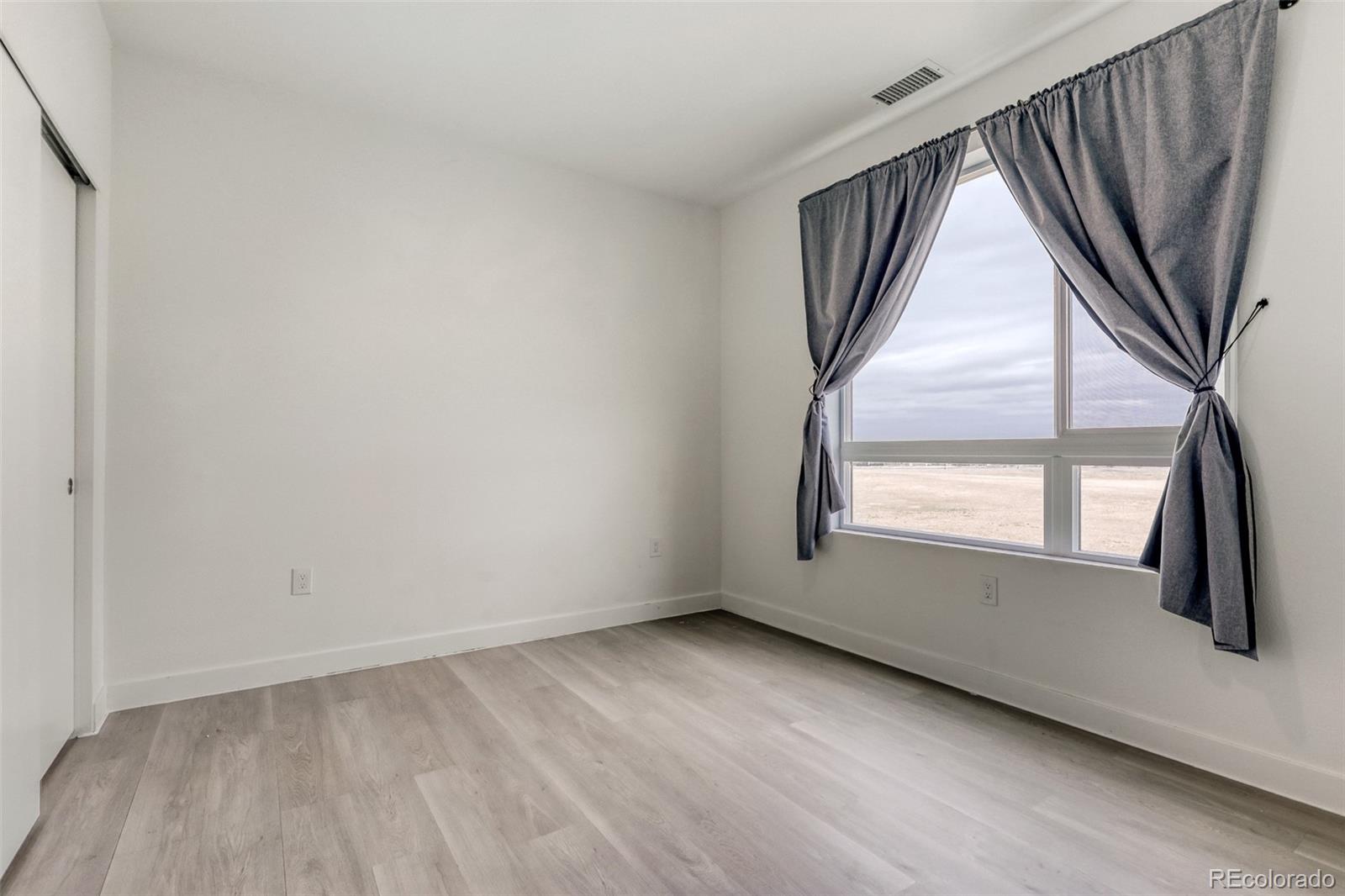MLS Image #7 for 5702  central park boulevard,denver, Colorado
