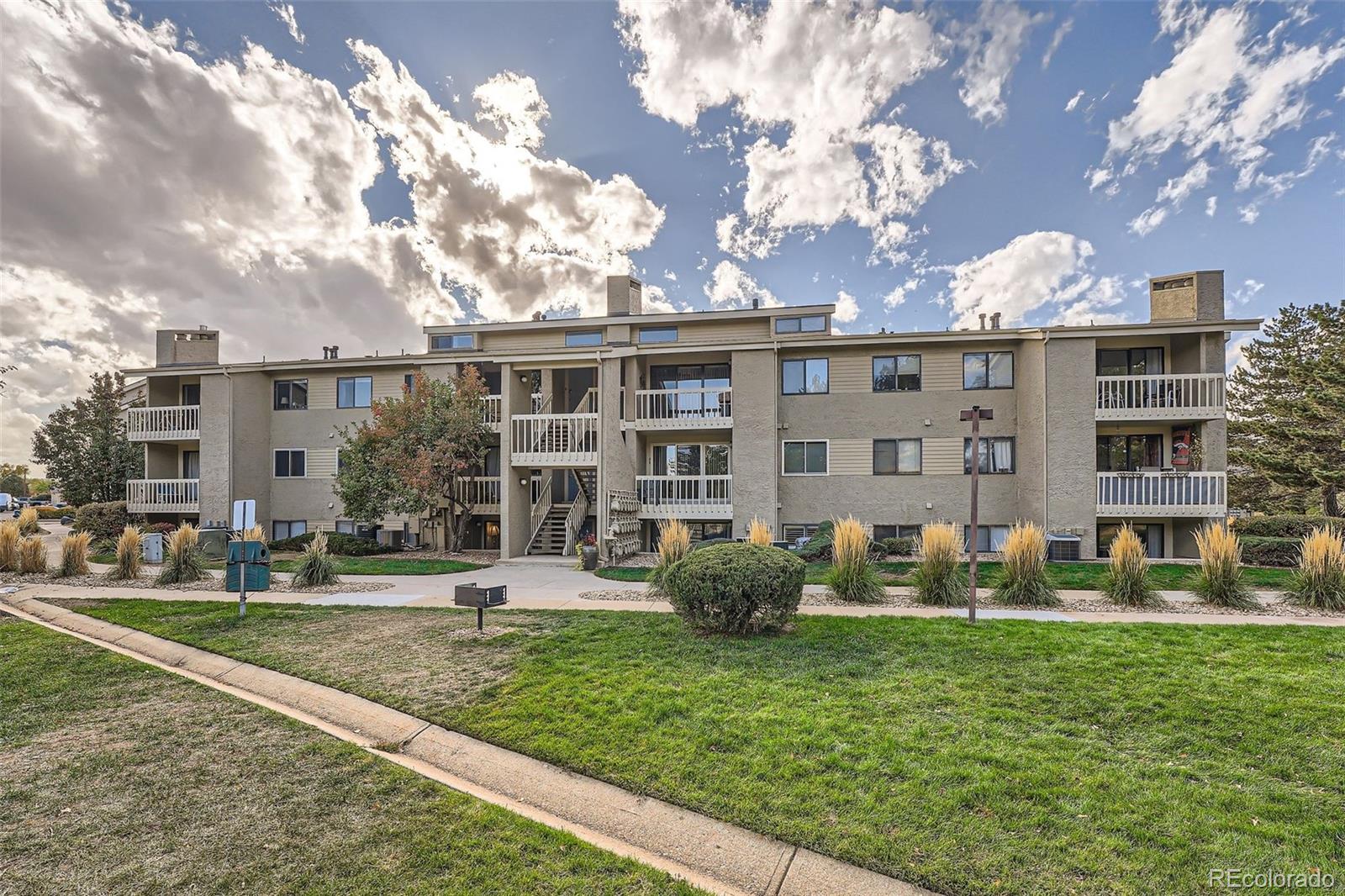 MLS Image #2 for 40 s boulder circle,boulder, Colorado