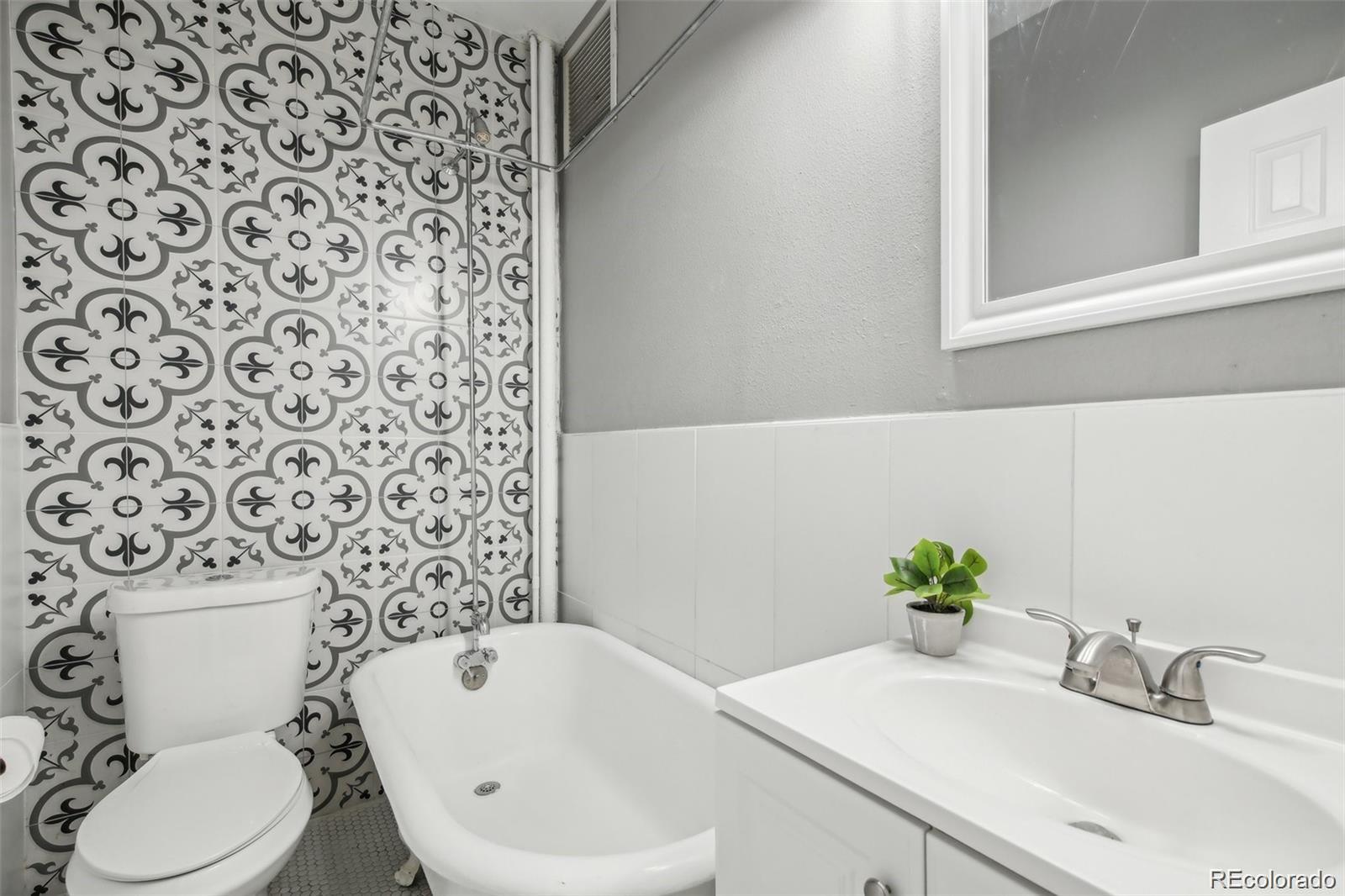 MLS Image #9 for 1376 n pearl street 109,denver, Colorado