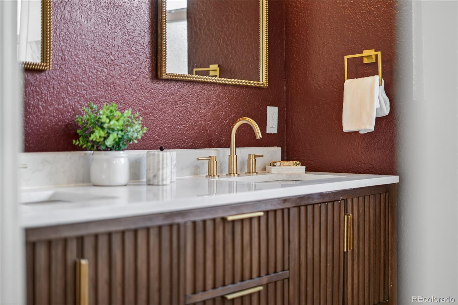 MLS Image #14 for 583 s oneida way,denver, Colorado