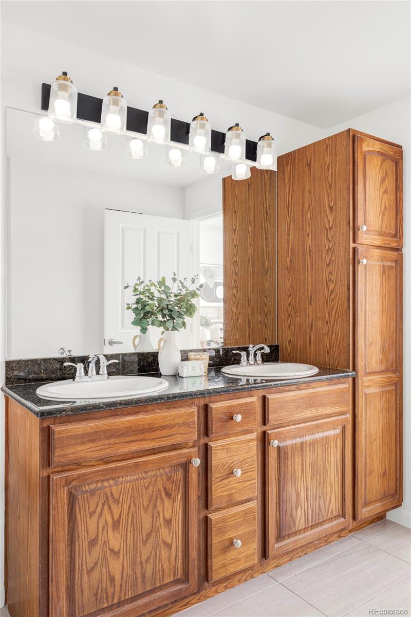 MLS Image #18 for 1950 n logan street 1013,denver, Colorado