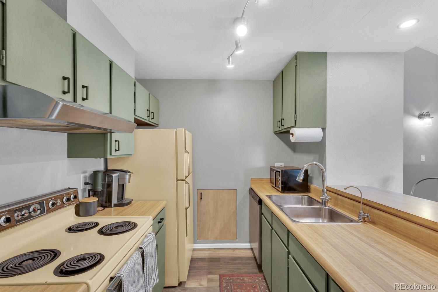MLS Image #12 for 6565 e arizona avenue,denver, Colorado